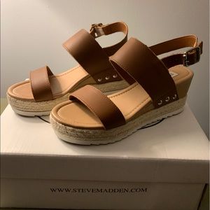 Steve Madden “Jonas” tan leather platform sandal